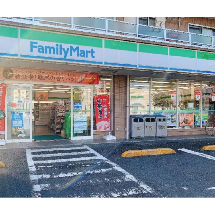 周辺 ファミリーマート 浦和大谷口店(約220m)