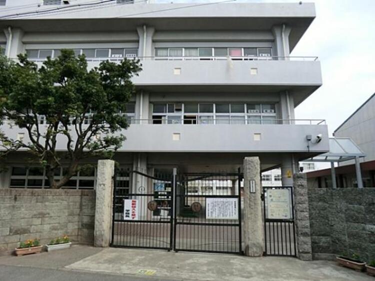 周辺 横浜市立生麦小学校　540ｍ