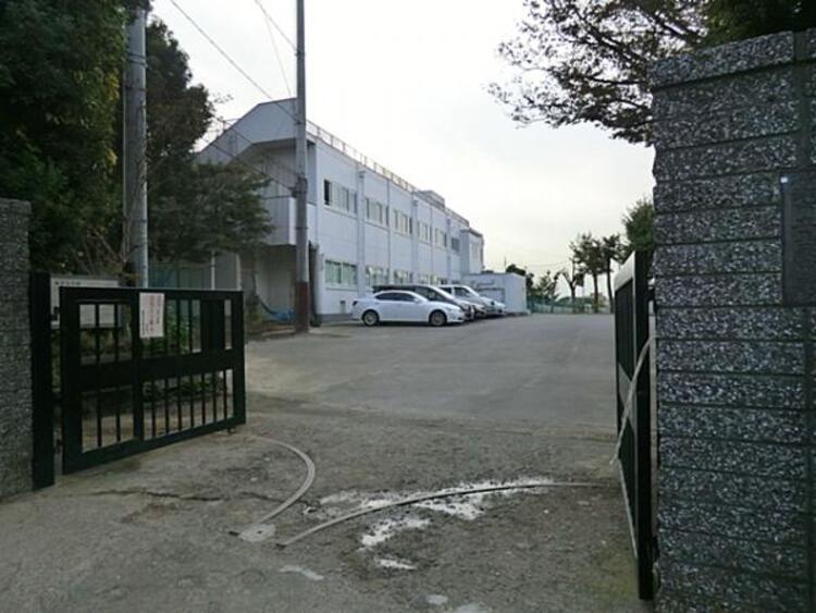 周辺 横浜市立生麦中学校　1820ｍ
