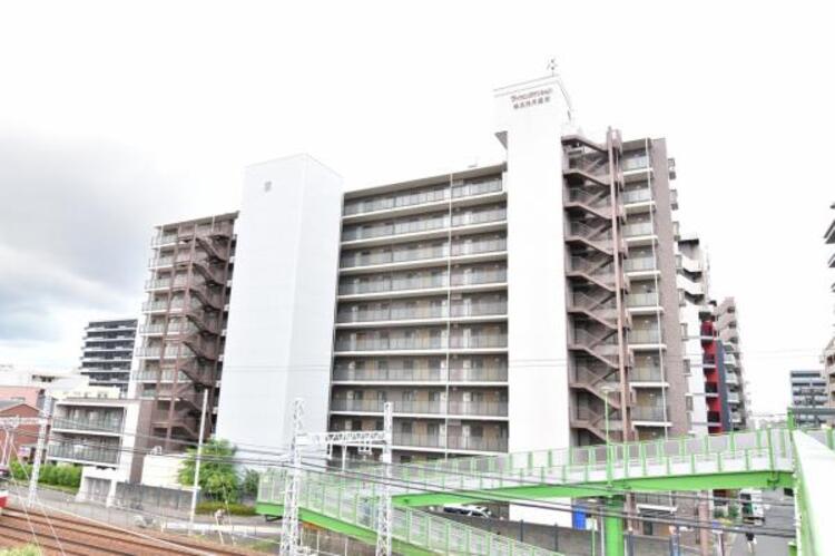 外観 豊かな居住性とクオリティが見事に調和した住空間は住まうことの喜びを感じさせてくれます。 