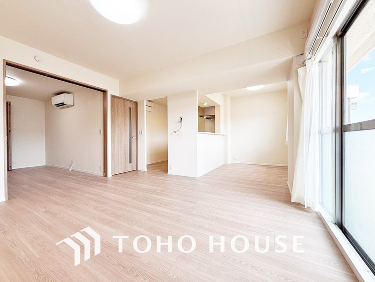 内装 家族みんなが爽やかに過ごせるように、光をたっぷり取り込んだLDK