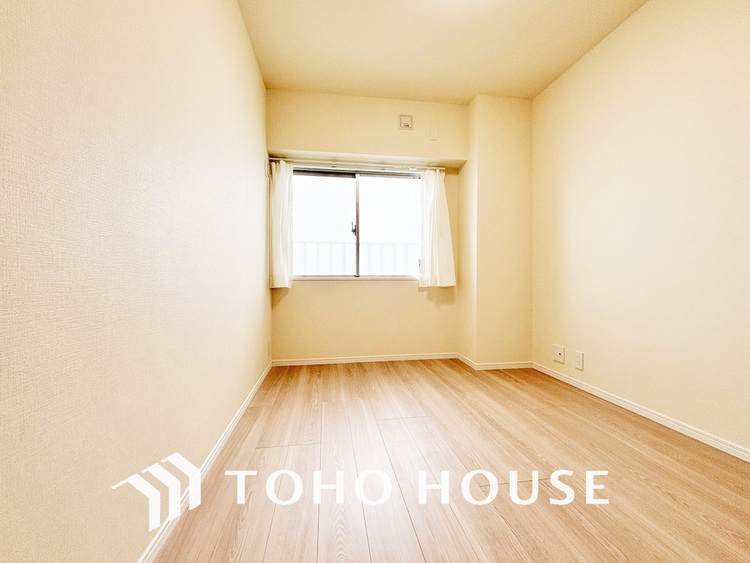 内装 採光もある洋室は、くつろぎのひと時を過ごすのにぴったり