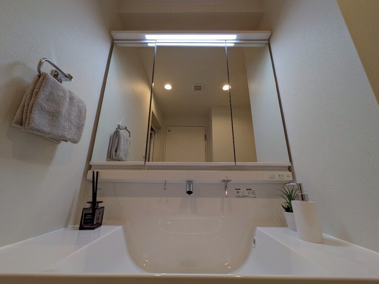 その他 清潔感を感じられる洗面化粧台。