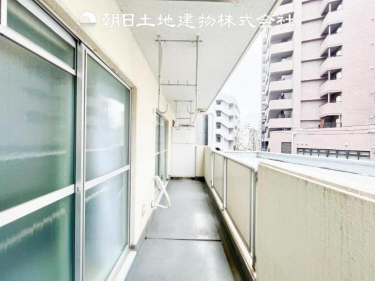 バルコニー 日々の暮らしの中で当たり前のように光と風を演出してくれるバルコニー