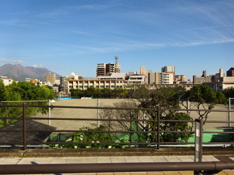 周辺 長田中学校【鹿児島市立長田中学校】は、小川町に位置する1947年創立の中学校です。令和3年度の生徒数は267人で、10クラスあります。校訓は「自立・友愛・志学・根性」で… 徒歩 約13分（約980m）