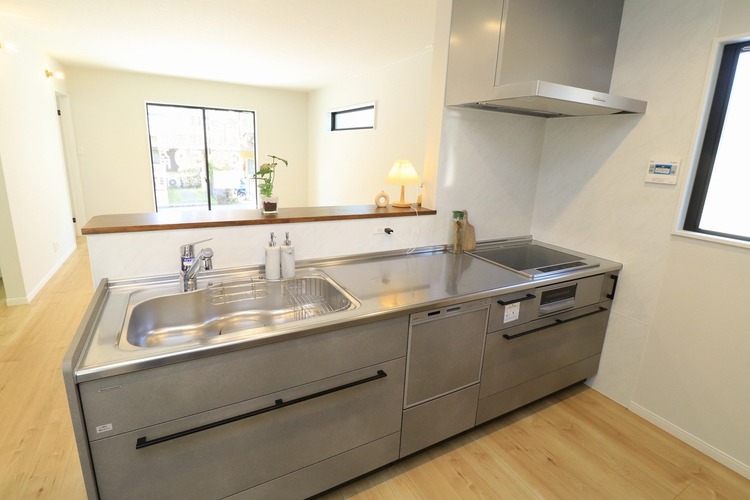 キッチン 【キッチン】ステンレス製の天板で傷に強く、耐久性があります！