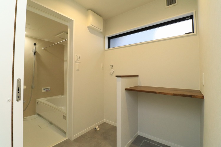 その他 【脱衣室】棚付きの脱衣室！