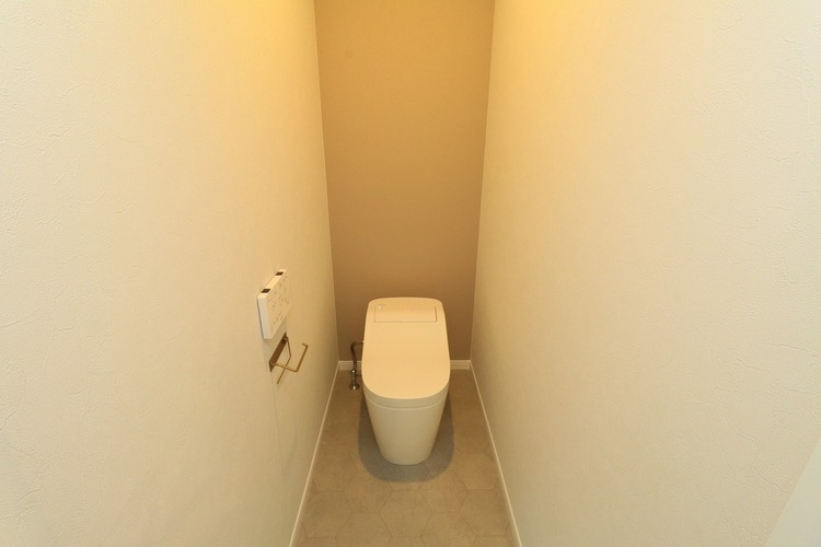 その他 【トイレ】タンクレストイレで、広々空間！