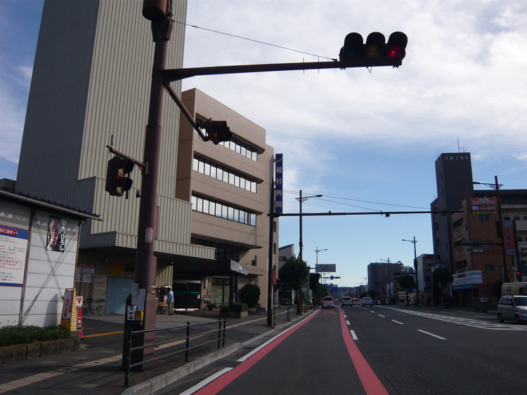 周辺 植村病院■診療科目 内科・外科・循環器科・消化器科・呼吸器科・心臓血管外科・救急科■診療時間 午前8時から午後1０時 徒歩 約4分（約260m）