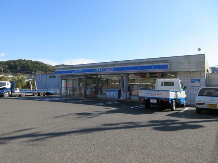 周辺 ローソン伊集院麦生田店[ローソン伊集院麦生田店]飲食品、日用品を取扱うコンビニエンスストアー 徒歩 約7分（約550m）