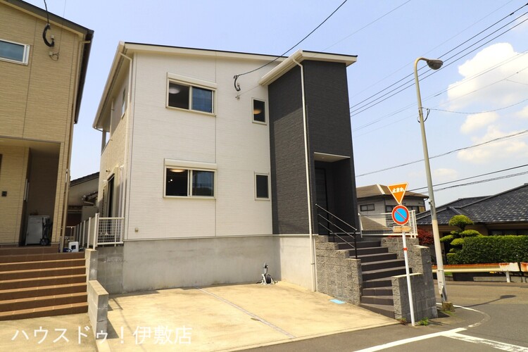 外観 【外観写真】・坂元小学校まで徒歩4分の立地・2021年築の中古戸建と築浅物件です