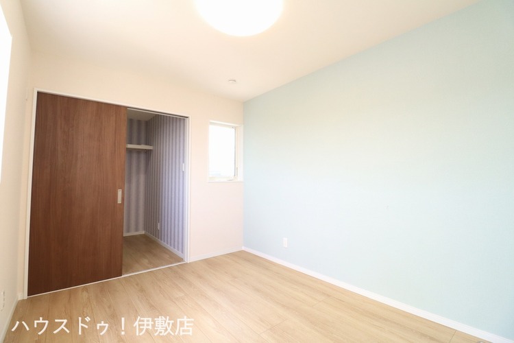 内装 【2F洋室6帖】明るめのクロスで気分も上がります