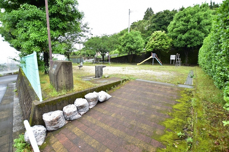 周辺 ビュータウン坂元台公園【ビュータウン坂元台公園】鹿児島市坂元町にある公園です。 徒歩 約7分（約540m）