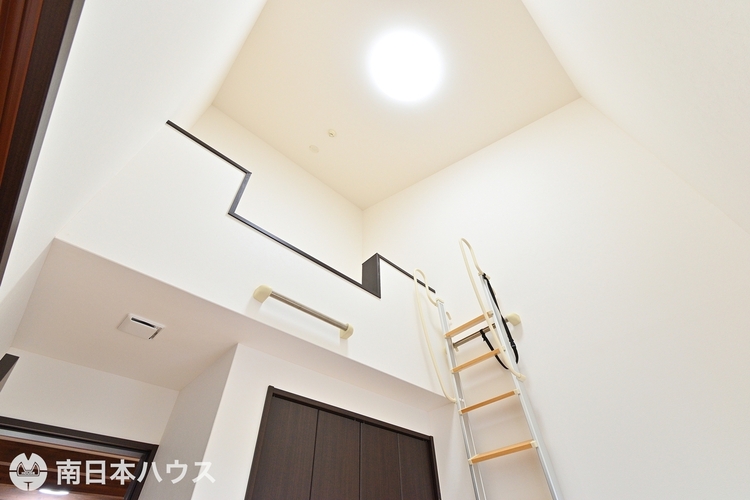 内装 こども部屋 上部ロフト