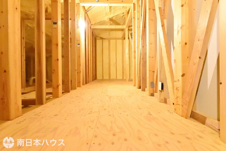 内装 広々としたの屋根裏空間。収納として利用できます！