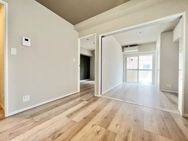 居間 飾り過ぎないシンプルな内装と偏り過ぎないデザインで統一しました。