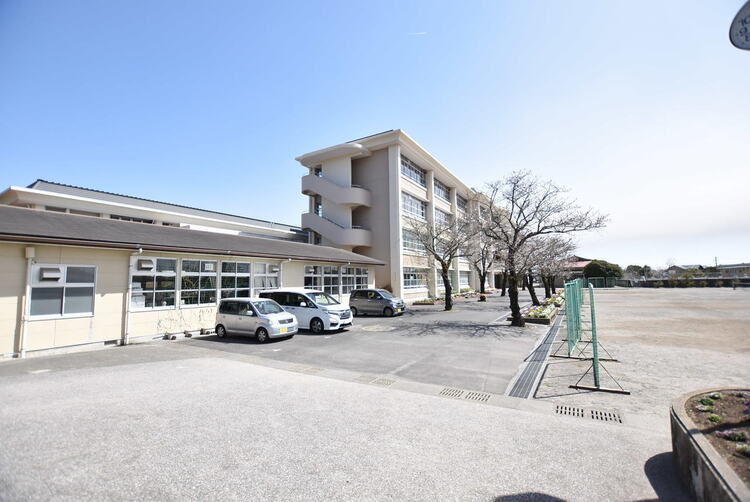 周辺 皇徳寺中学校 徒歩 約11分（約860m）