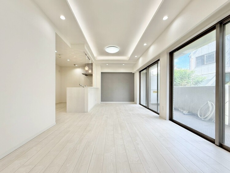 居間 居心地の良い空気感は、暮らしのステージを彩り、心からのやすらぎと満足感を与えてくれます。