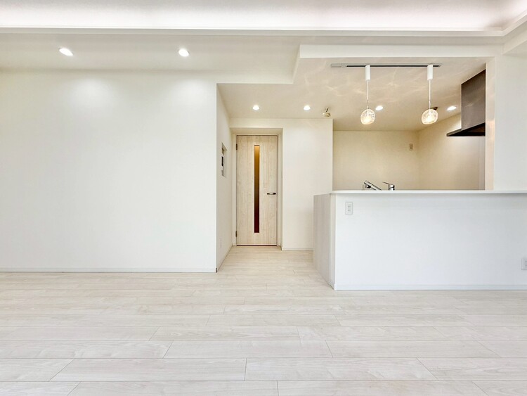 居間 飾り過ぎないシンプルな内装と偏り過ぎないデザインで統一しました。