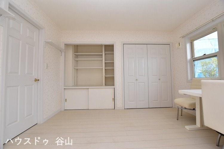 居間 リビング続きの6畳洋室