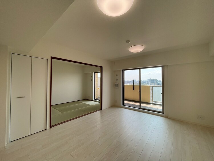 居間 居心地の良い空気感は、暮らしのステージを彩り、心からのやすらぎと満足感を与えてくれます。