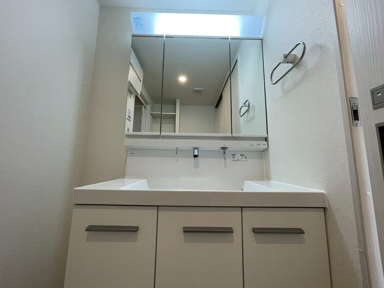 洗面 何かと物が増える場所だからこそ、スッキリと見映えの良い空間に。