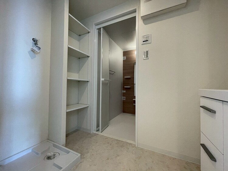 洗面 清潔感と心地よさを重視した、上質感漂うパウダールーム。