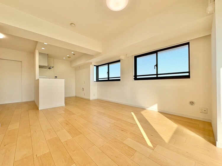 居間 忙しく過ぎゆく日常を置き去るほど、ゆったりした時間が流れるリビング。