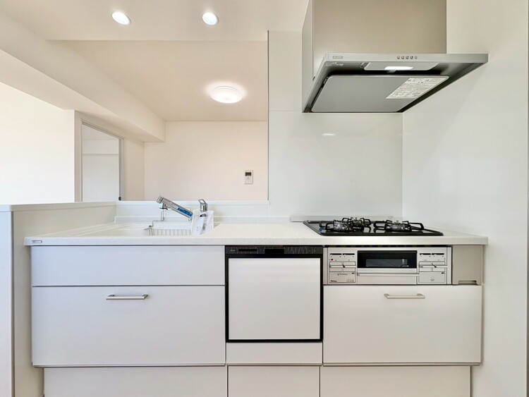 キッチン スマートな意匠と充実の機能を備えたキッチンが、暮らしにおいしい彩りを添えます。