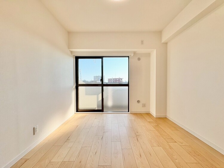 寝室 ベッドも十分に設置するスペースがあります。