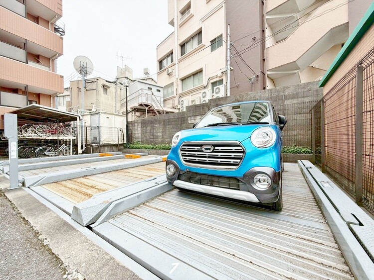 駐車場 本物件の駐車スペースです。車種制限のある場合もございますので、お気軽にお問い合わせくださいませ。