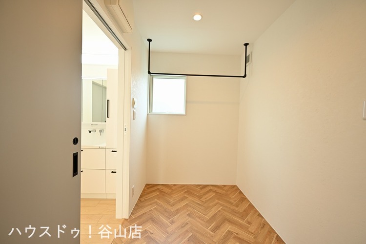 その他 洗面所横のサニタリールームはとっても重宝する家事スペースです。