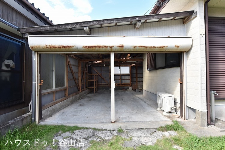 その他 シャッター付きガレージ