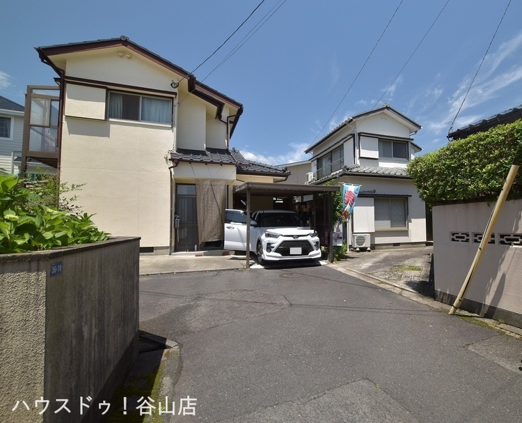 外観 ”鹿児島国際大学近くの売家”の前面道路