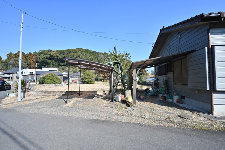 その他 カーポート付きです。