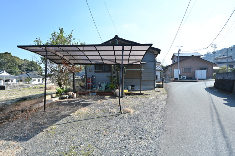 外観 お車の出し入れしやすいです