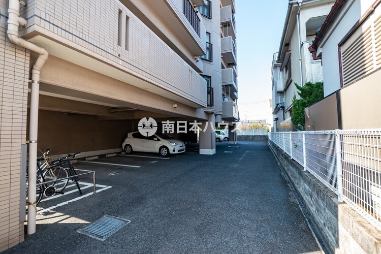 その他 ニューライフ谷山中央の駐車場