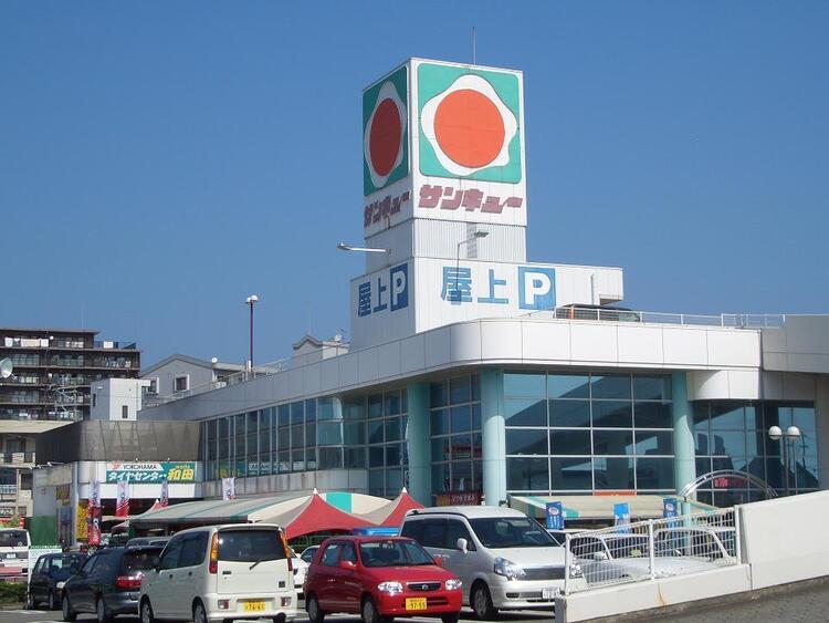 周辺 サンキュー和田店株式会社タイヨーは鹿児島の生鮮食品販売企業。地域の方々が日常利用する大型スーパー。生鮮食品 日配品 一般食品 日用雑貨 衣料品 お酒　閉店は22時 徒歩 約3分（約210m）