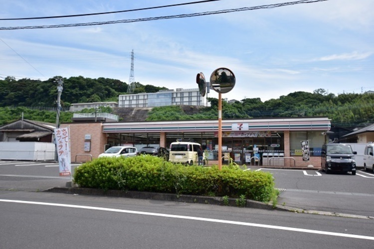 周辺 セブンイレブン宇宿7丁目店【セブンイレブン宇宿7丁目店】鹿児島市宇宿7丁目にあるコンビニです。設備　ATM、マルチコピー機、お会計セルフレジ、店舗留置サービス、セブンミー… 徒歩 約5分（約380m）