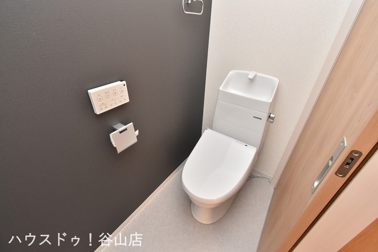 その他 【1階トイレ】快適な温水清浄便座付