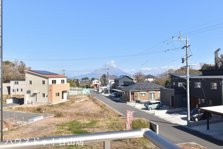 周辺 【眺望】バルコニーからは晴れた日には、青い空と雄大な桜島望めます！