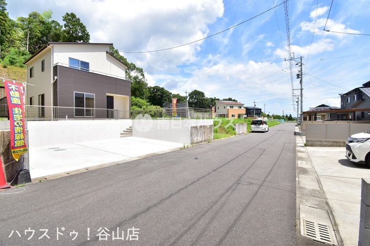 外観 【前面道路】分譲地内にはお子様のいるご家庭も多く、見守り合いながら子育て出来る環境