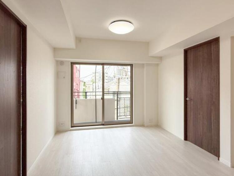 居間 光と風があふれる開放的なリビングダイニングには自然と家族みんなが集まってきます。