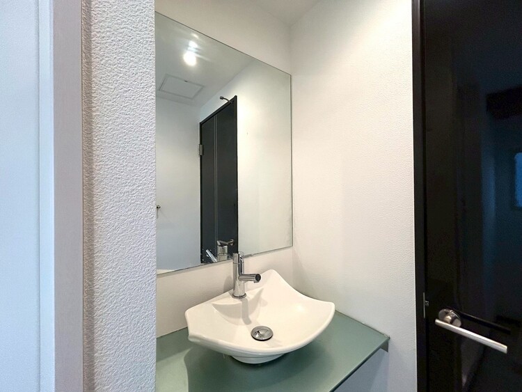 その他 清潔感を感じられる洗面化粧台。