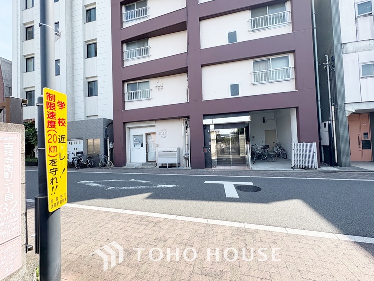 外観 【APPEARANCE】◆眩い◆光が燦々と入り、家族の笑顔を照らす。「いつまでも続いて」と願う夢のような毎日がここにある。
