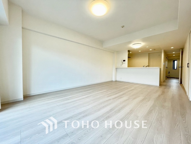 内装 【LIVING】◆眩い◆光が燦々と入り、家族の笑顔を照らす。「いつまでも続いて」と願う夢のような毎日がここにある。