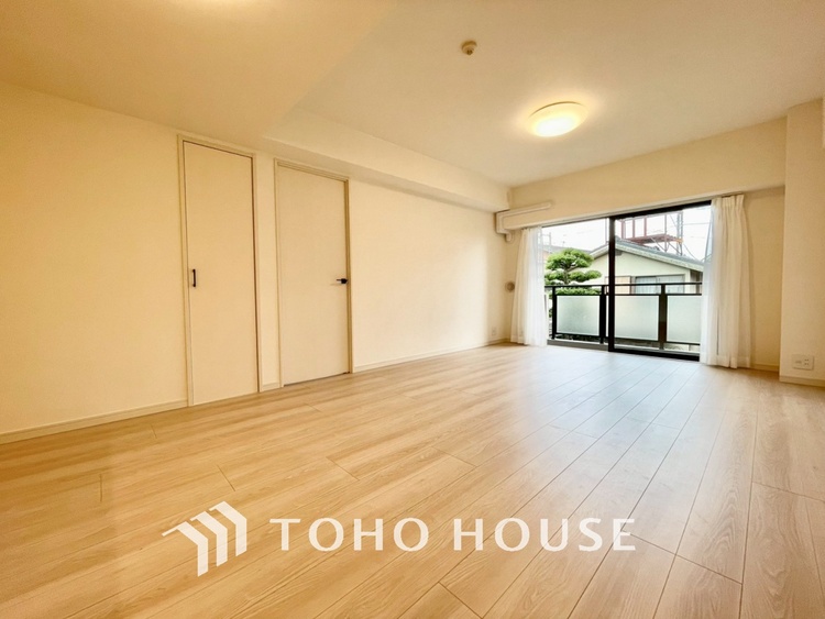 内装 【LIVING】◆扉を◆開くとこの景色。家族の”おかえり”の声が聞こえてきそう。