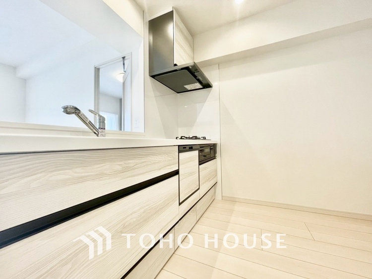 その他 【KITCHEN】◆開放的◆後片付けが楽なシステムキッチン。収納スペースの充実！