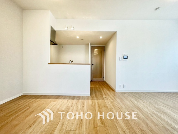 内装 【LIVING】◆眩い◆光が燦々と入り、家族の笑顔を照らす。「いつまでも続いて」と願う夢のような毎日がここにある。