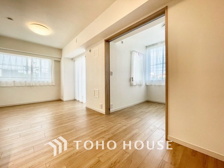 内装 【LIVING】◆扉を◆開くとこの景色。家族の”おかえり”の声が聞こえてきそう。